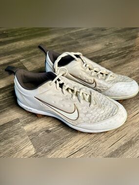 Nike Hyperdiamond 2 Keystone Women’s Softball Cleats White Rose Gold Size 8